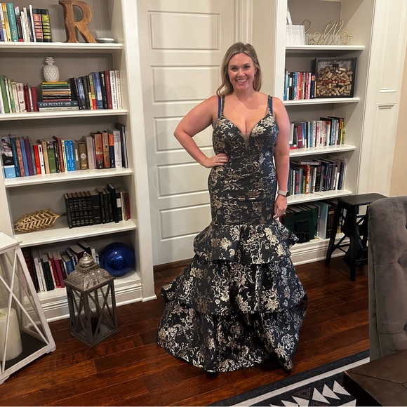 Prom dress size 10 - Picture 2 of 2